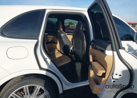 2017 Porsche Cayenne Platinum Edition z USA, uszkodzony, nr VIN WP1AA2A21HKA91128